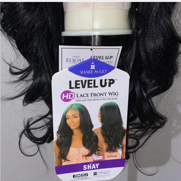 Wig - Picture 4 of 4